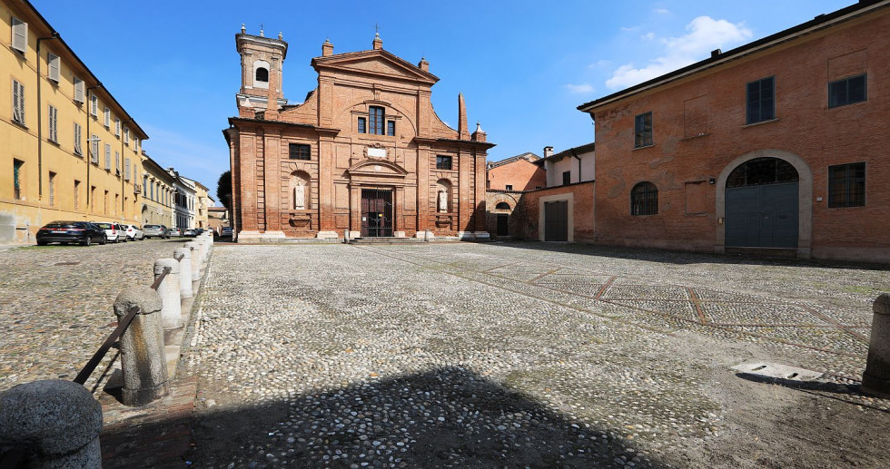 Sant'Omobono e la piazza