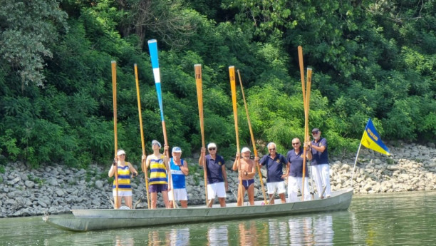 Vogalunga sul fiume Po