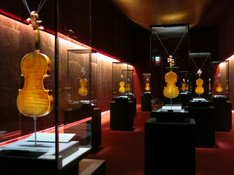 Omobono Stradivari 