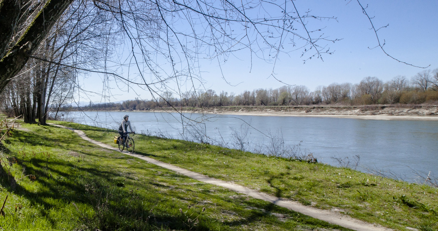 Itinerario ciclabile lungo il fiume Po nel Parco del Po e del Morbasco