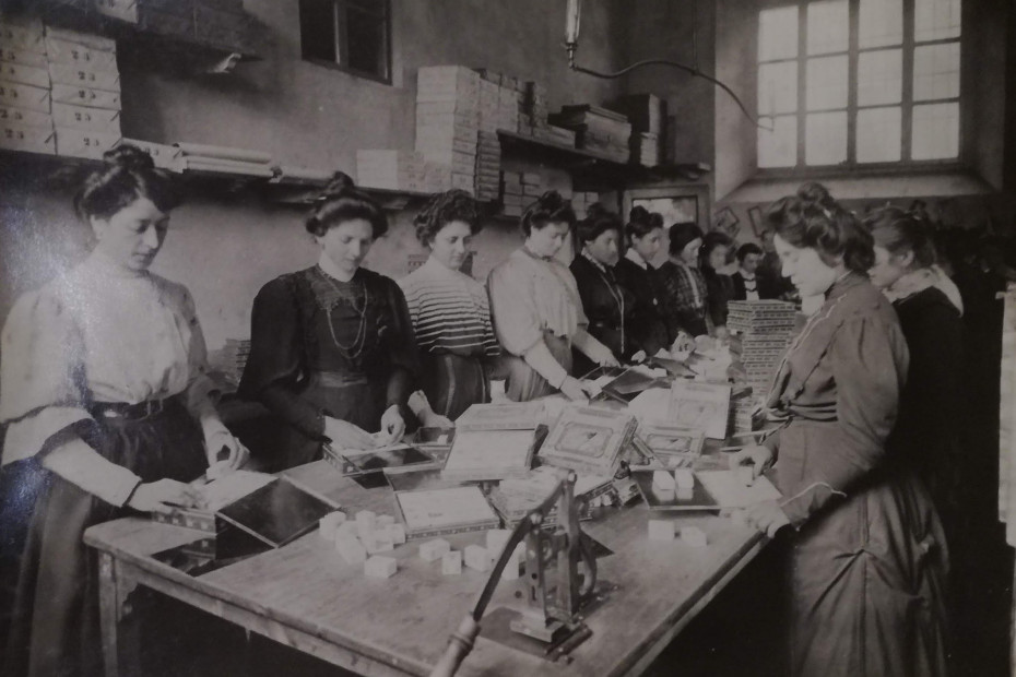 Lavoratrici in fabbrica, le prime a Cremona