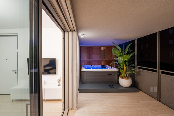 vasca jacuzzi su terrazza privata