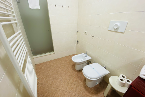 Stradivari bathroom