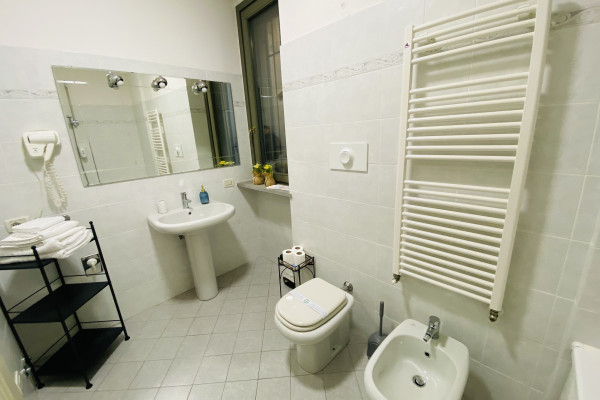 Ponchielli bathroom