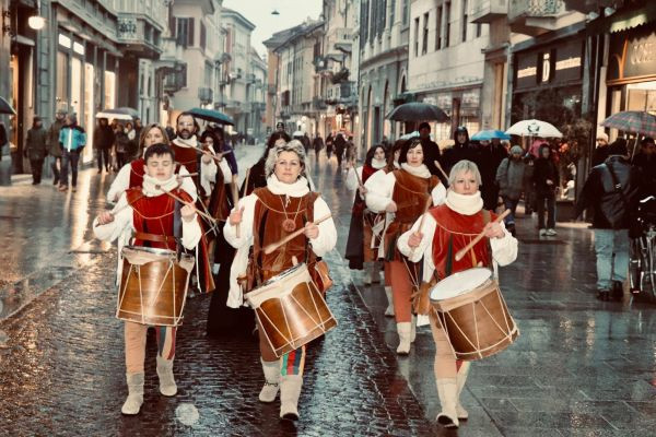 27 gennaio, Sbandieratori e Musici di Dovara